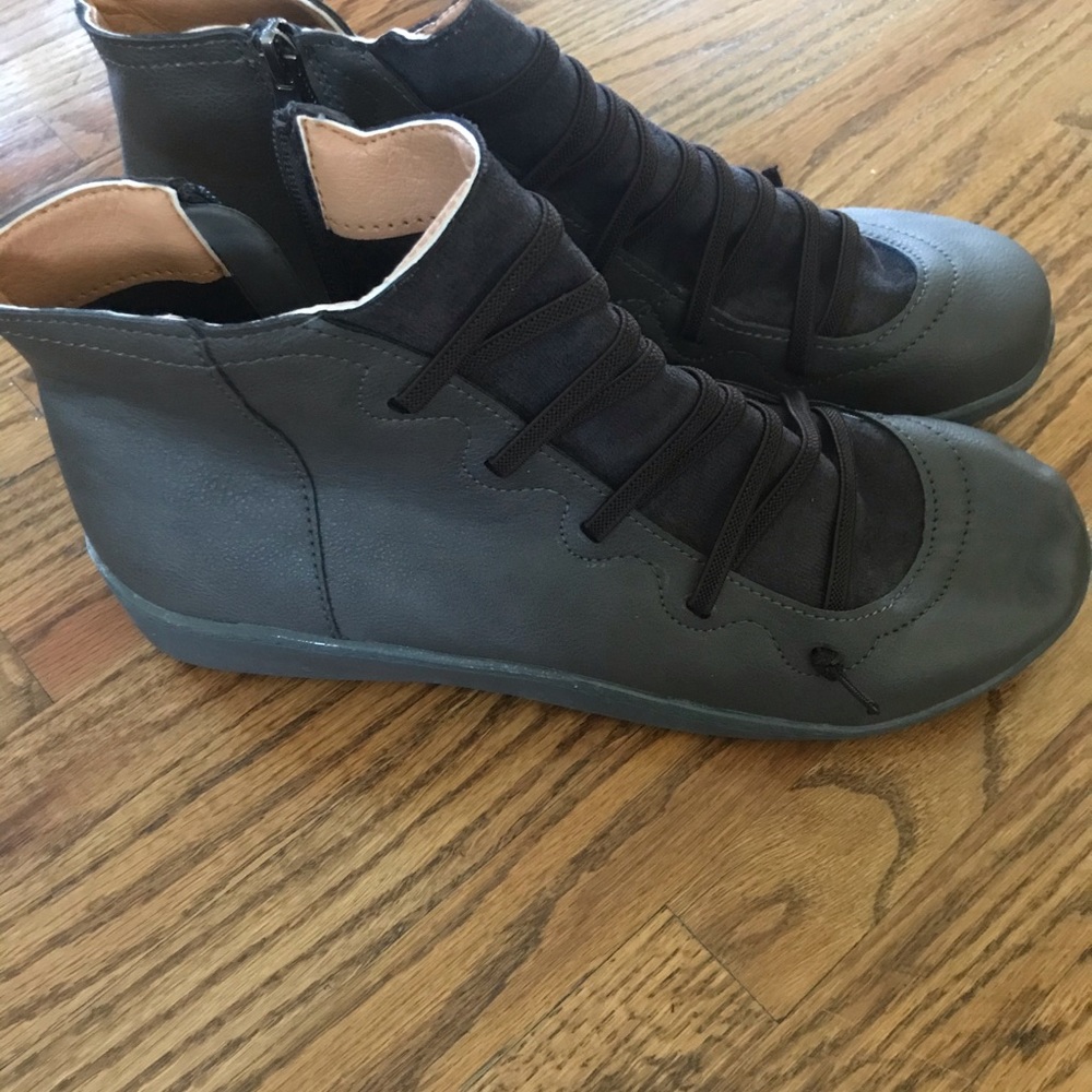 NWOT Ankle Booties - Picture 2 of 6